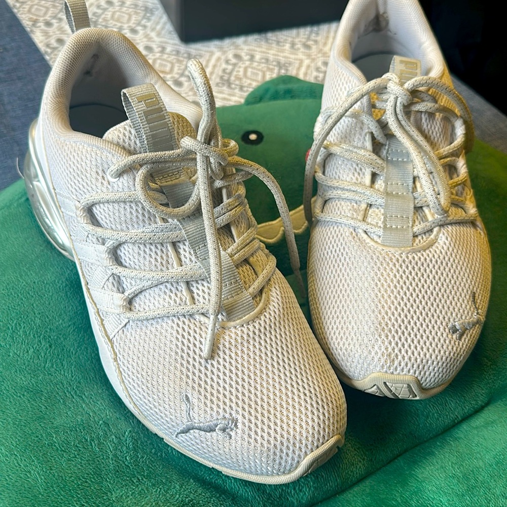 Puma White Sneakers Lightweight Breathable Design